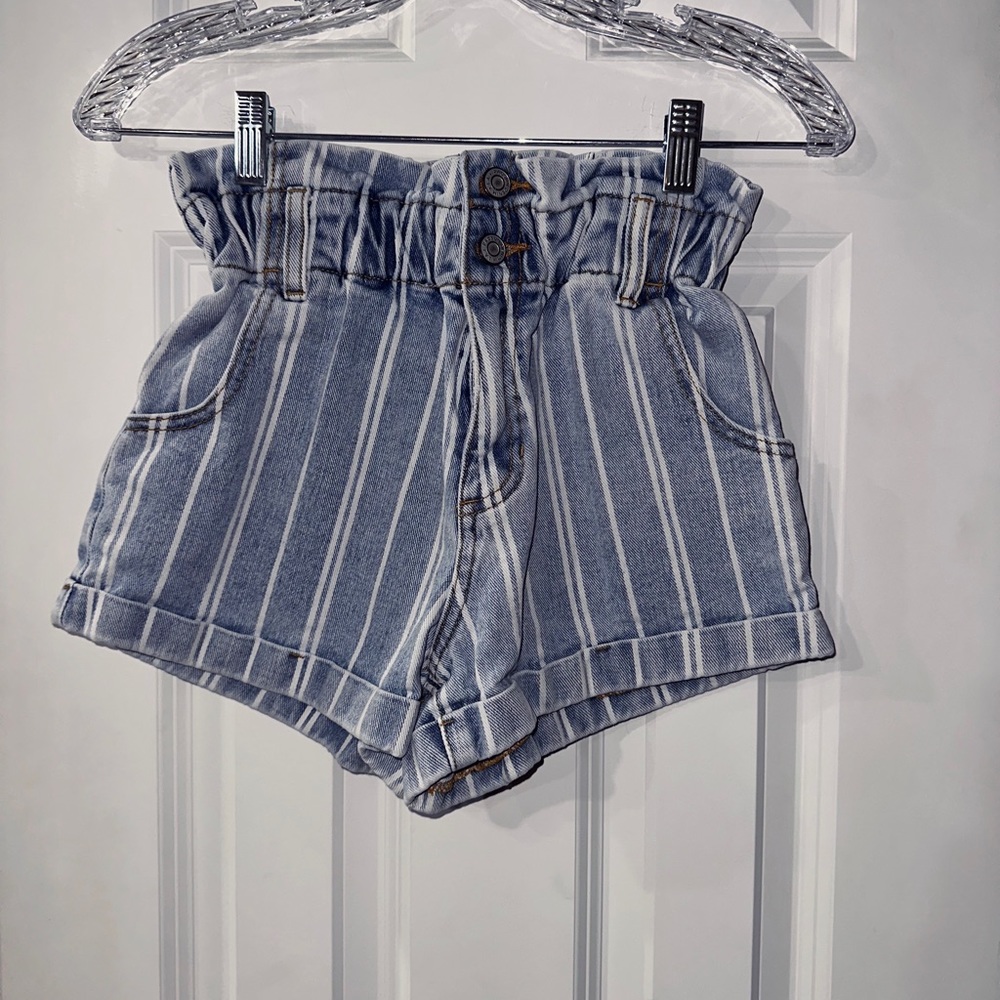 PacSun: Cotton Paper Bag Mom Shorts w/ White Stripes. Size XS